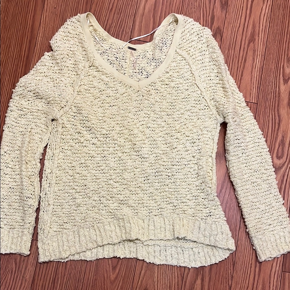 Women's pale yellow Sweater